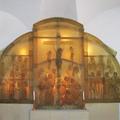 Vladimíra Tesařová - Skleněný oltář v kostele Sv. Vintíře, Dobrá Voda, Hartmanice, 2001, tavená plastika z kompozitního skla 350 x 500 cm
